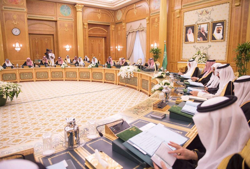 نيابة عن الملك، الأمير سلمان يرأس جلسة مجلس الوزراء الاستثنائية لإقرار الميزانية العامة للدولة.