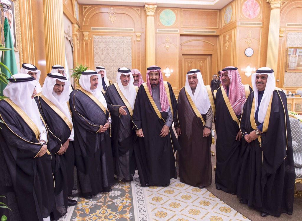 الأمير سلمان يلتقي وزير المالية ومساعده ووكلاء الوزارة بمناسبة إقرار الميزانية العامة للدولة للعام ١٤٣٦هـ / ١٤٣٧هـ.