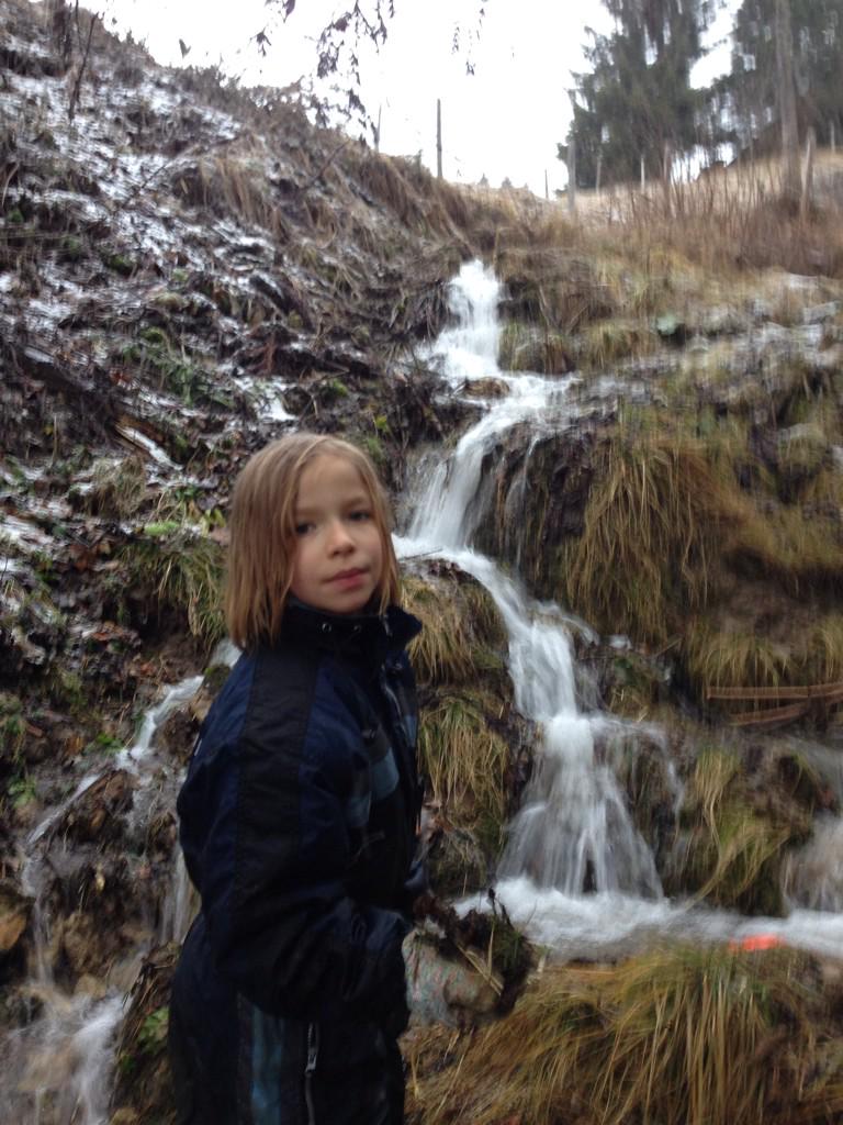ElisabethDaily's tweet photo. wir haben den Bach umgeleitet http://t.co/QntDZNUTJ5