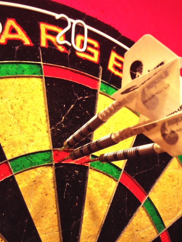 damiancleere's tweet photo. James, i got a 180 with my new James Wade darts #classdarts @JamesWade180 http://t.co/frpx94GswG