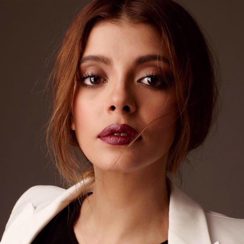 2014 yılının en iyi bayan oyuncusu <a href="/selinlikli/">Selin Şekerci</a> diyorsan RT yap 😀