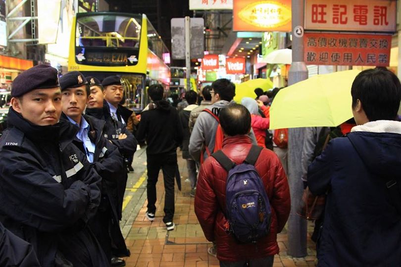 csdkktam's tweet photo. @Independent @guardian @Reuters @AP
RT 26/12 Curfew in Mongkok &amp; Causeway Bay, #HK #HongKong -2 http://t.co/qFlCfXBryB