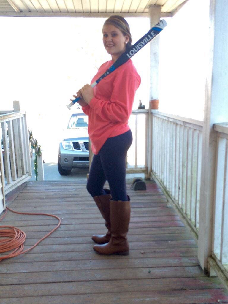 KaylynElizabeth's tweet photo. A girls best friend💋😍 #LouisvilleSlugger #alliwantisLS @sluggerFP http://t.co/r56zaFF0Ox
