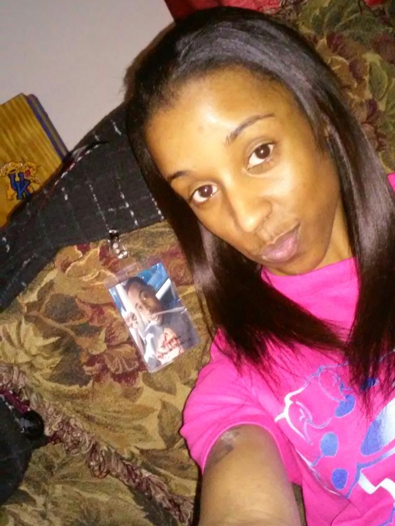 mommianaa2tymes's tweet image. Bicken back bein boo 👌 #ripvince #merrychristmasyall #Imboutgetdrunk 😁😁