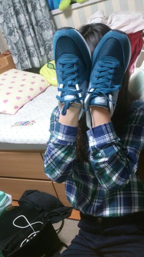 katsuman7's tweet photo. 最初は喧嘩から始まったけどクリスマスも舞の誕生日も一緒に過ごせて良かった( ´∀`)/  オソロっちパーカーでぐっすり寝てただけだけど(笑) プレゼントもわざわざくれて本当感謝です(´∇｀)  改めておめでとう(^o^) http://t.co/Cgz2tq6OmB