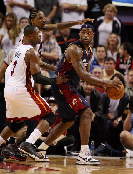 rafaelsuarezdpt's tweet photo. All I'm looking forward to today.. back to the good 'ole days.. #NoGifts #NBAXmas #LetsGoWADE β‘οΈπ₯ http://t.co/UpsT0LXuxD