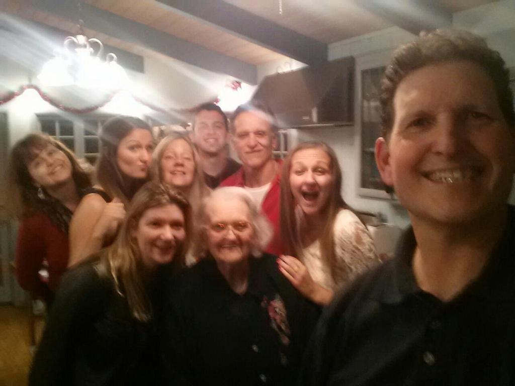 learakos's tweet image. Merry Christmas from the Learakos Family!