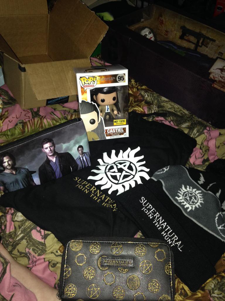 MissAmberz's tweet photo. I had a very supernatural Christmas!!!! :D @WinchesterBros #spnnerd #supernatural #spnfamily #christmas http://t.co/l8CbsUQ5By