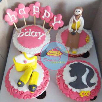DeyasCUPCAKES's tweet photo. Cupcake birthday *req http://t.co/uU4QRjIEBW