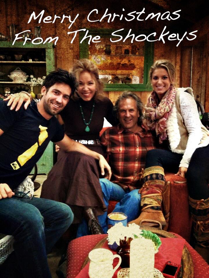 EvaShockey's tweet photo. MERRY CHRISTMAS FROM THE SHOCKEY CLAN! 🎅🎁❤️ http://t.co/MOkwPCMbyB