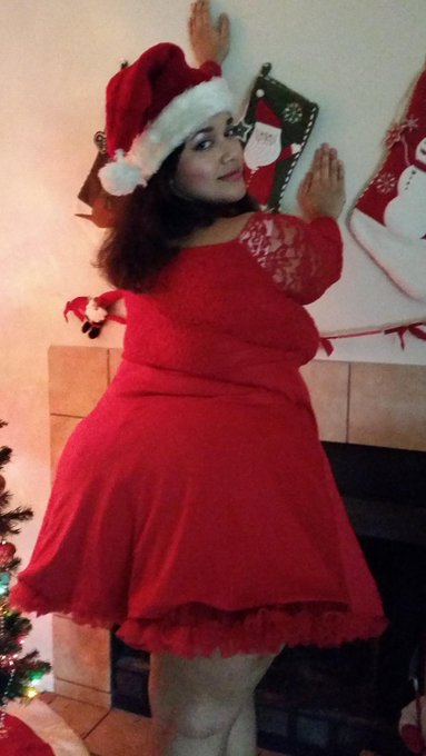 3 pic. Merry Christmas! ?? #bbw #ladyinred http://t.co/ggGBWuQCCy