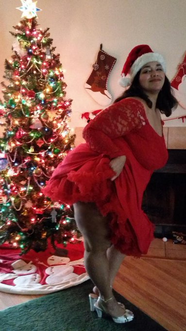 Merry Christmas! 💜💜 #bbw #ladyinred http://t.co/ggGBWuQCCy<a href="/tag/bbw"class="tags">#bbw</a><a href="/tag/ladyinred"class="tags">#ladyinred</a>