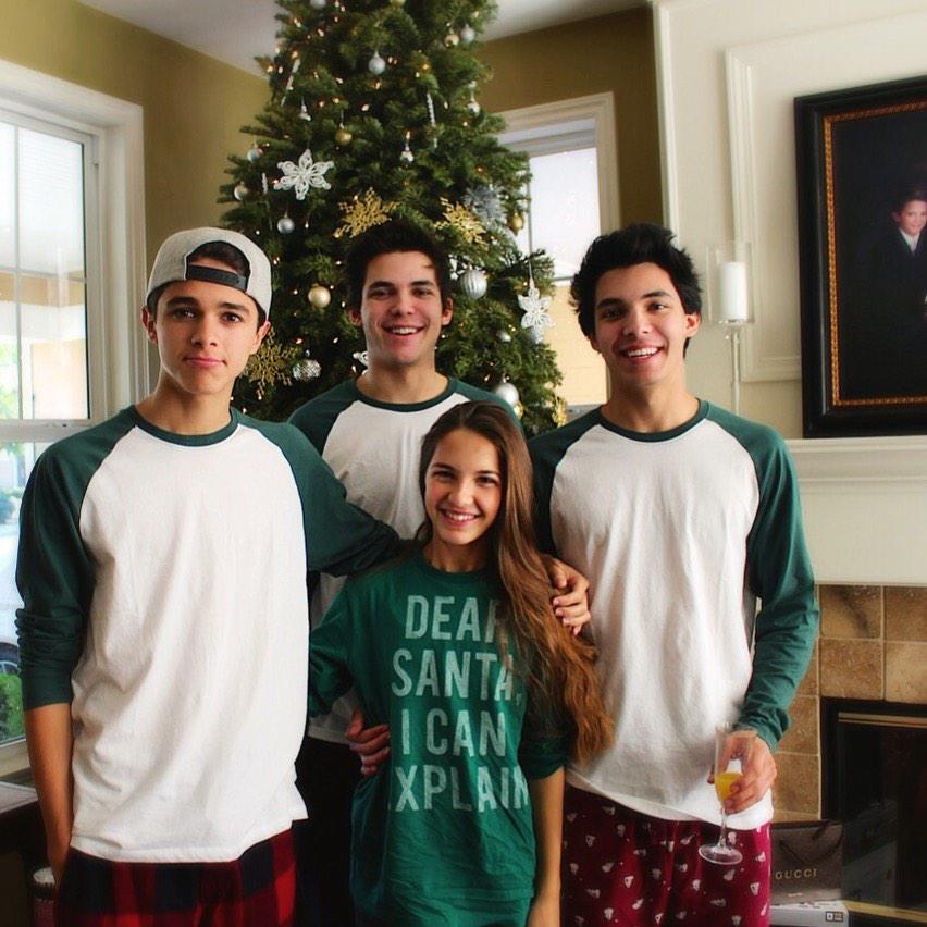 Merry Christmas from the Rivera gang 😎