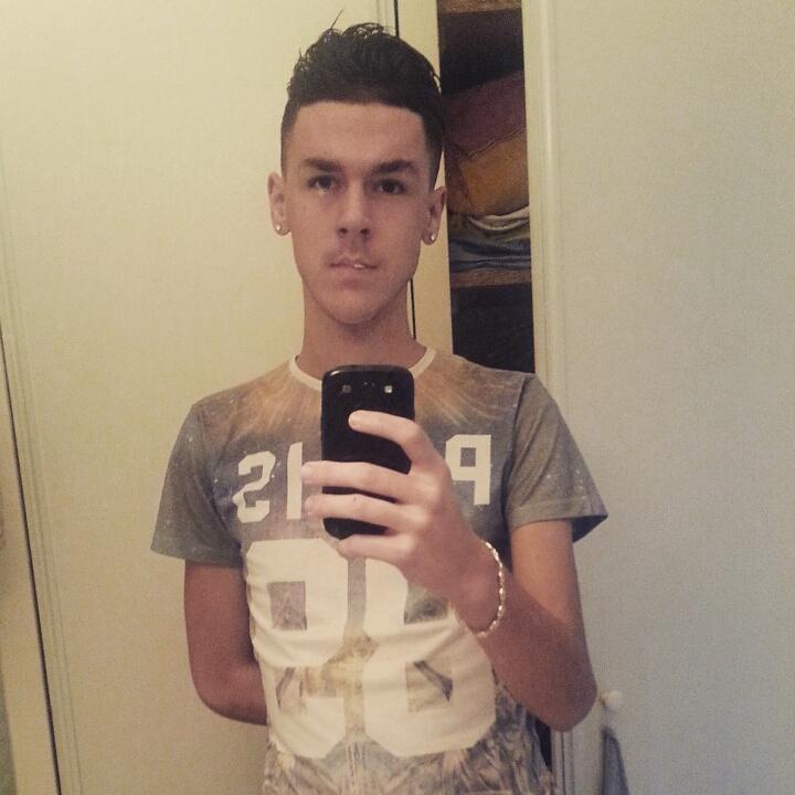 Anthony91izi's tweet photo. J'ai mm pas eu de cadeau a noel ❌⛔ http://t.co/M6anMsyk3x