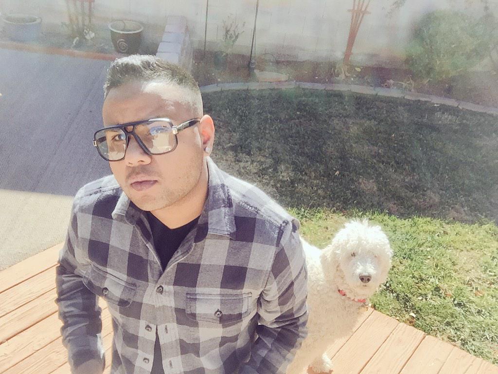 garryjaura's tweet photo. Photobombed do you see him ? http://t.co/v3WUs5dBwd