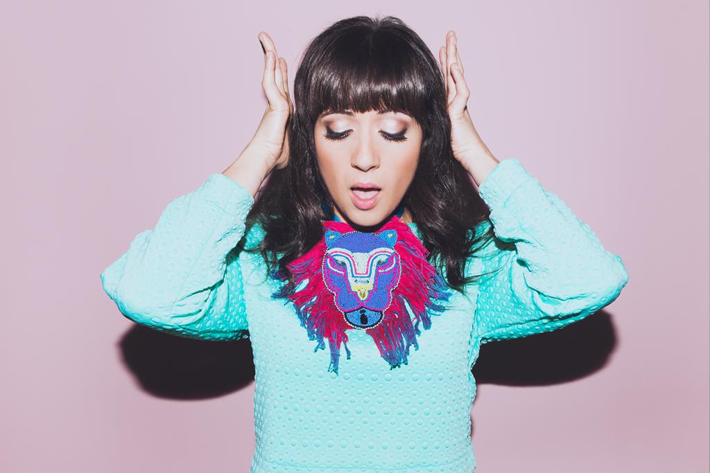 IndFactory's tweet photo. ¡Ya podéis comprar el primer single de la novela y el disco de @maria_villalon "DESCALZA"! http://t.co/WkGvldIiZ3 http://t.co/xsUI5tH37u