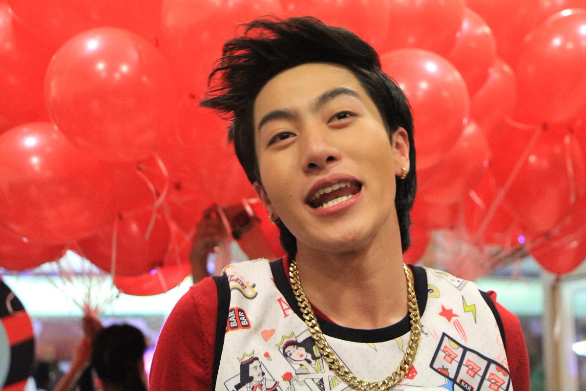 dontonos's tweet photo. @airtery ศี #singforhelp2014 cr. @GyoMi http://t.co/pkPFObbQzG