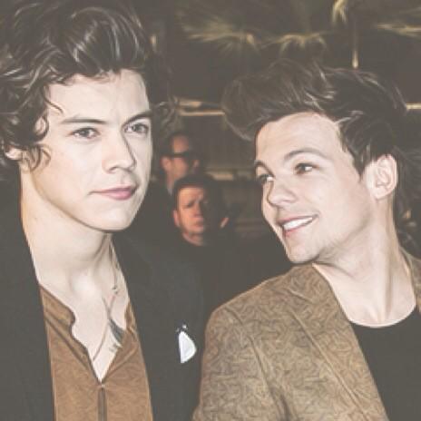 larry_hechos's tweet photo. Were we born to love not hide #WeAreAllLarry #StopToControlLarry http://t.co/JAmOOu24ga