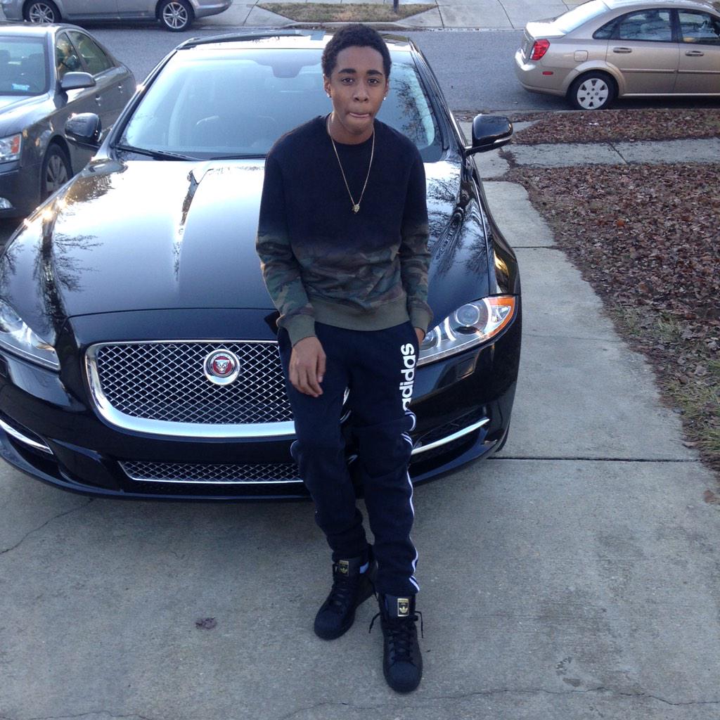 YoungJordan__'s tweet photo. 💯🎄 http://t.co/C8FnOXC0DA