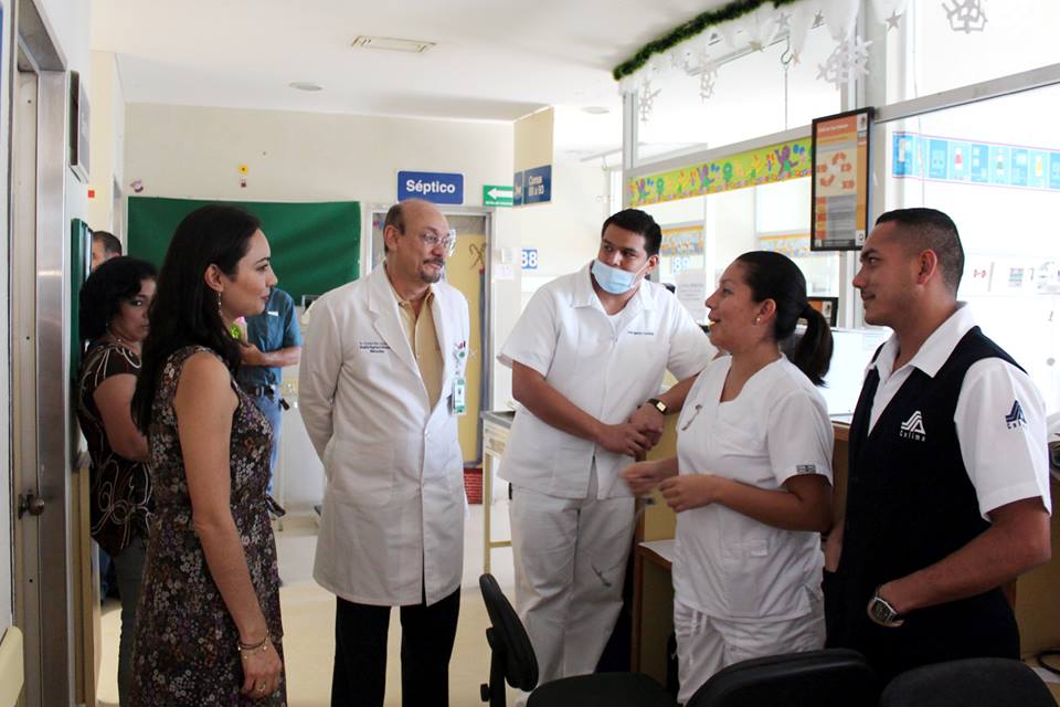 Mely_Romero's tweet photo. Gracias al Srio. @alaraemx, al Dir. del Hospital Regional, Cristóbal Ruíz y al personal por la atención que brindan. http://t.co/hHqMf3ybvB