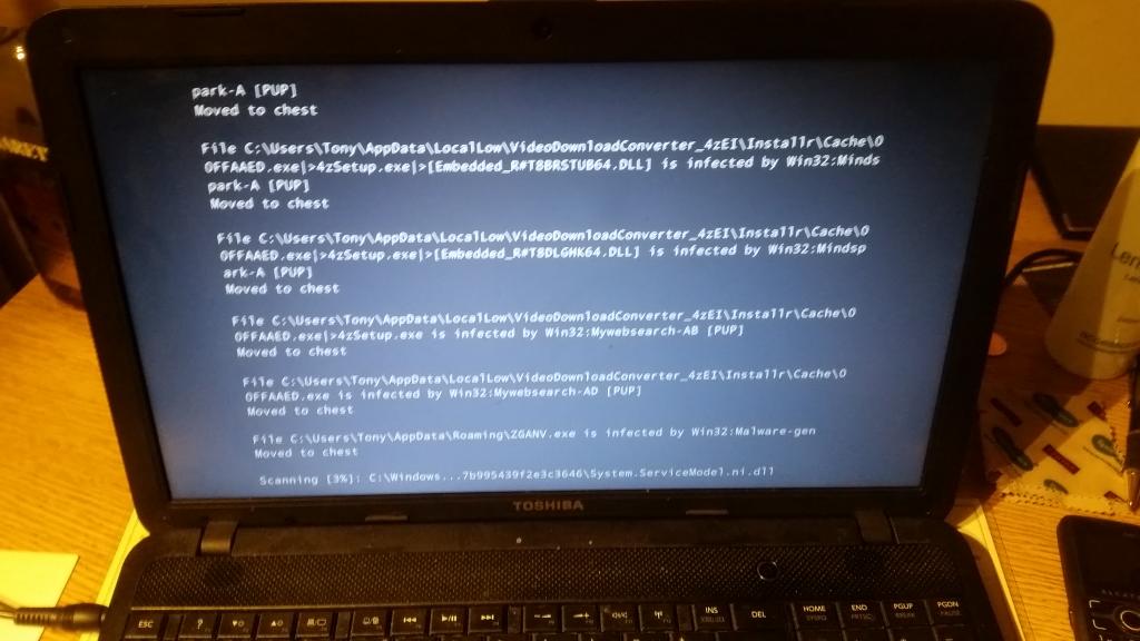 DarrenMelroy's tweet image. This is why I don&apos;t come home often... #FamilyTechSupport #VirusesEverywhere