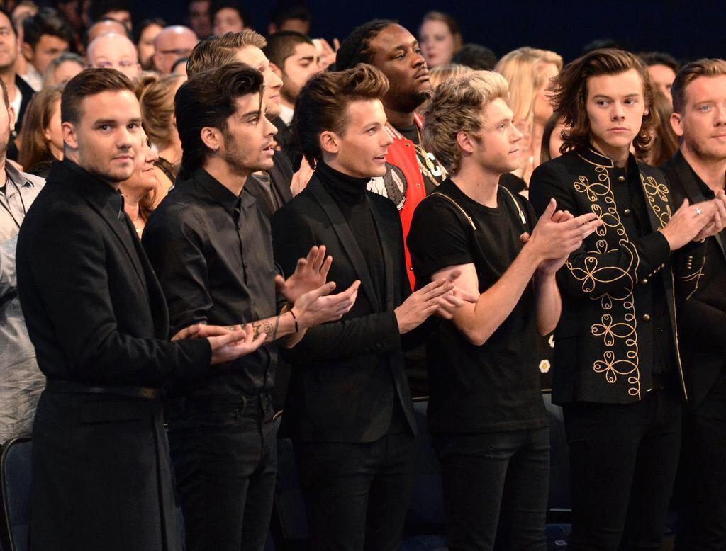 craaazyStuff's tweet photo. #OneDirectionChristmasFavourites ❌Zayn ❌✔. Is mine 🔫. http://t.co/uX3l54Asw1