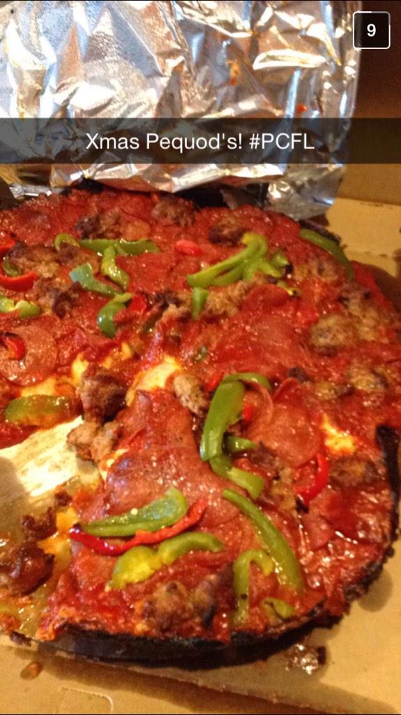 OmgPizzaClub's tweet photo. #Christmas @pequods #doingchristmasright #PizzaClubForLife #PCFL #PizzaSnaps http://t.co/0M0GtWL625