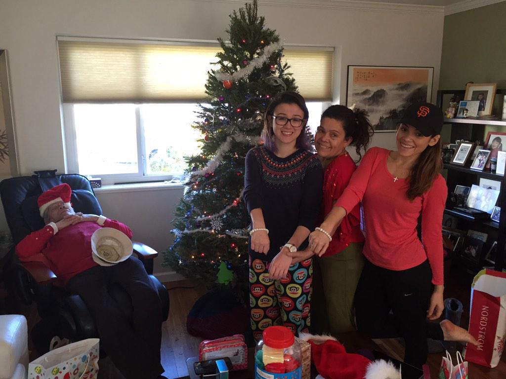 ThisIsMelSantos's tweet photo. This picture pretty much sums up my Christmas!!! #mydadtho #lol http://t.co/XwjCe38HRi
