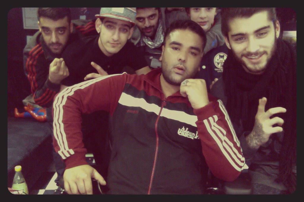 NaughtyBoyMusic's tweet photo. Seasons greetings from the zaughty boy family :) @zaynmalik @shakavelimusic @BlazinBeatsReal @Jawaad_S 👌 🎅 2015!!! http://t.co/GmaKCZWiHd