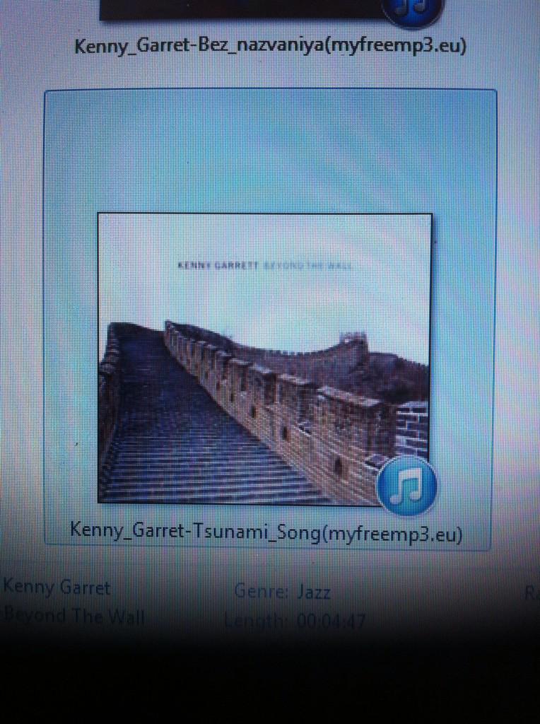 Listening one of my fav sax player #tsunamisong <a href="/KennyTGarrett/">Kenny Garrett</a> #26Desember #TsunamiAceh #EvonyArty