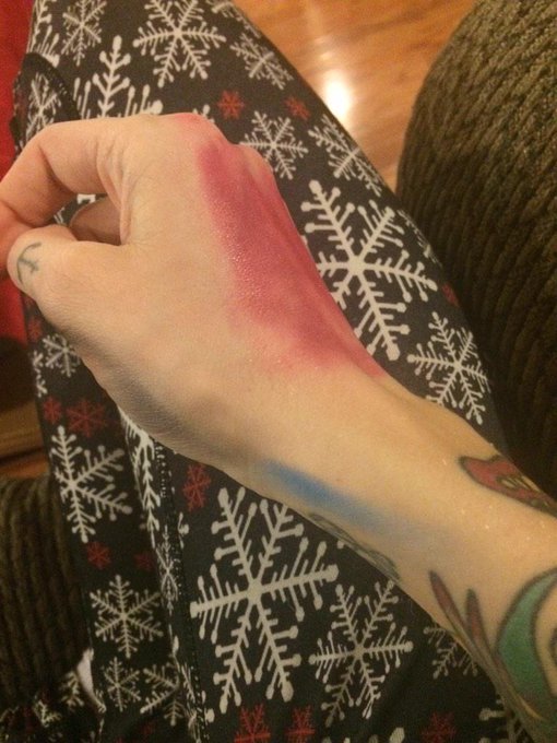 MUA trying out new makeup be like http://t.co/NN1uO31L17<a href="/tag/bejealous"class="tags"><span>#bejealous</span></a>