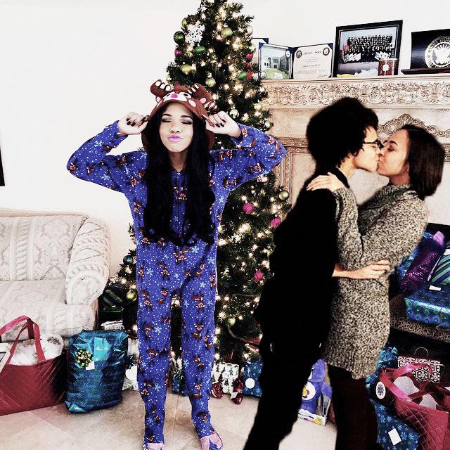 ShcrFML's tweet photo. Christmas wouldn't have been so perfect if it weren't for these girls... I love you so much!!! http://t.co/ZtBVkFzq2F