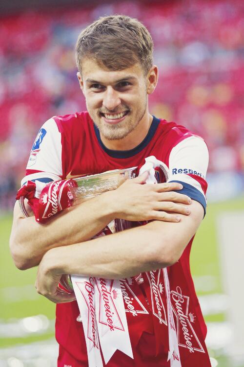 Happy Birthday kembaranku abang Aaron Ramsey ke-24thn. Bawa juara lagi ! 