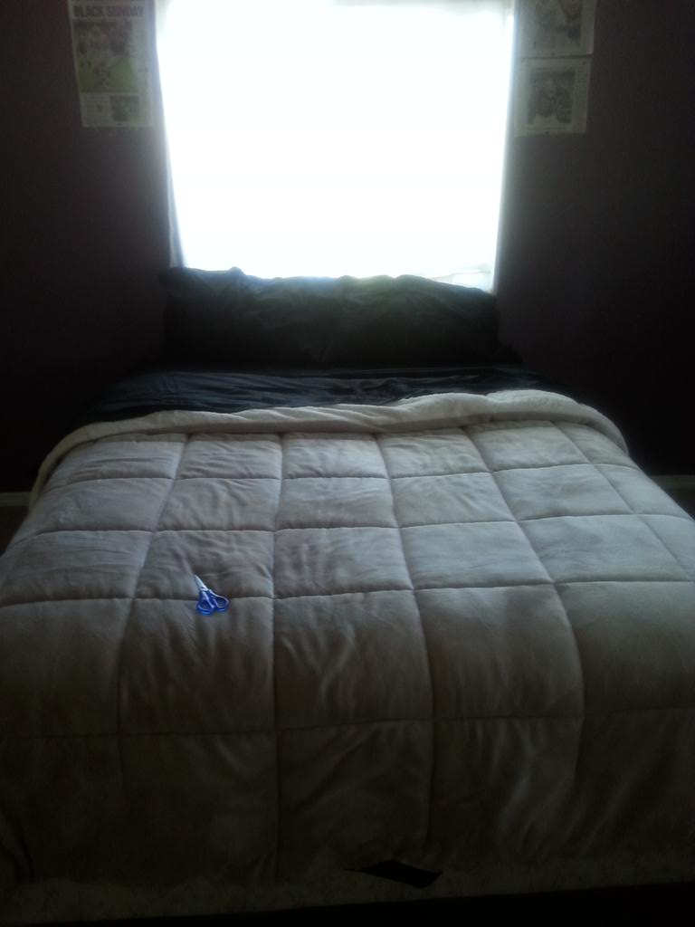 dylanramirez04's tweet photo. Best Christmas gift iv gotten in a while! #newbed #newsheets #newcomforter #maximumcomfort http://t.co/gqcXi2OUiL