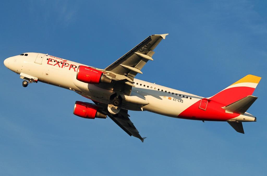 Airbus_Fans's tweet photo. Good livery, http://t.co/DxLOmduI4g