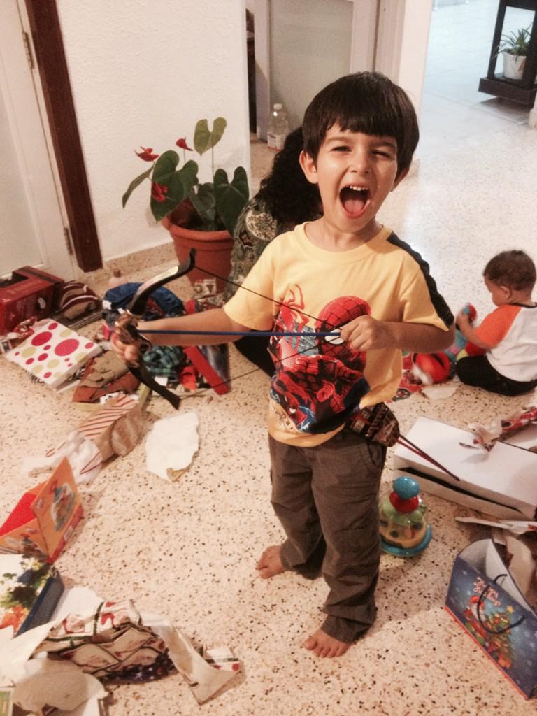 PadreOLugo's tweet photo. ¡Que hermoso verlos gozar en #Navidad! #AlejandroJavier #MarcoAndrés http://t.co/VWe7V7tkH1