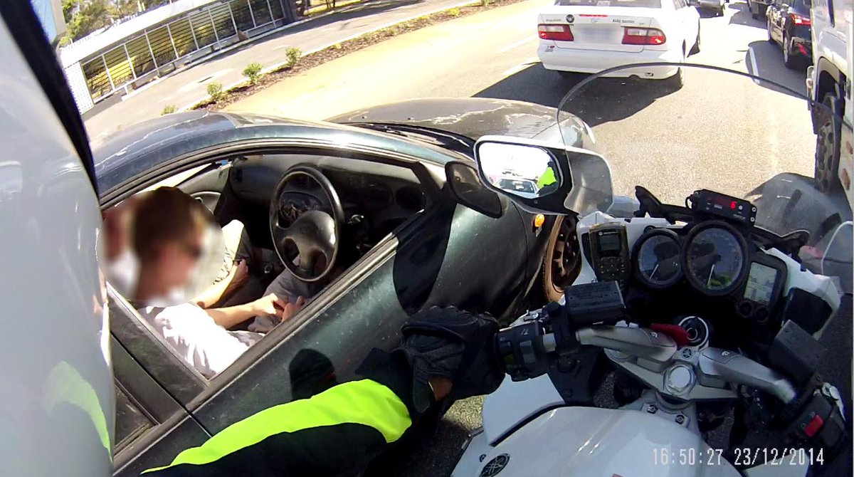 RoadPolicingWA's tweet photo. Top tip - Do not roll a joint when the @WAPoliceTraffic bike is next to you. #Distracteddrivingtoawholenewlevel http://t.co/GhTKhEJpi2