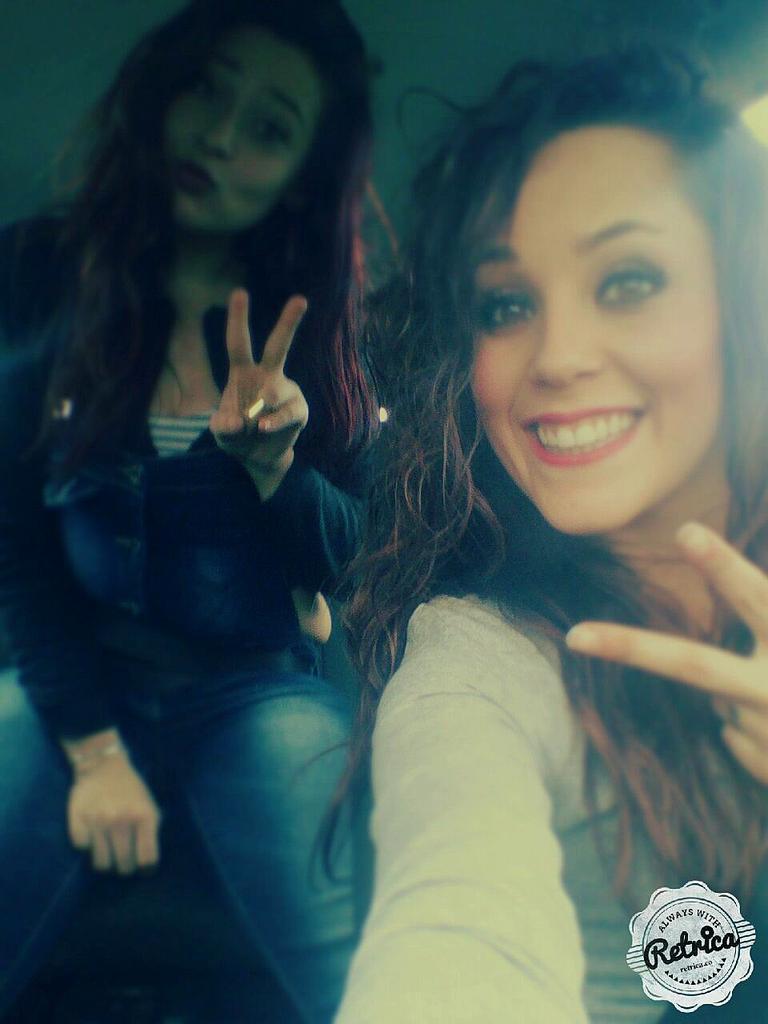 ElenaLopezroble's tweet photo. Por esas buenas tardes de risas @elii_mylimit tqqqqq preciosa http://t.co/aNUnMmfWrT