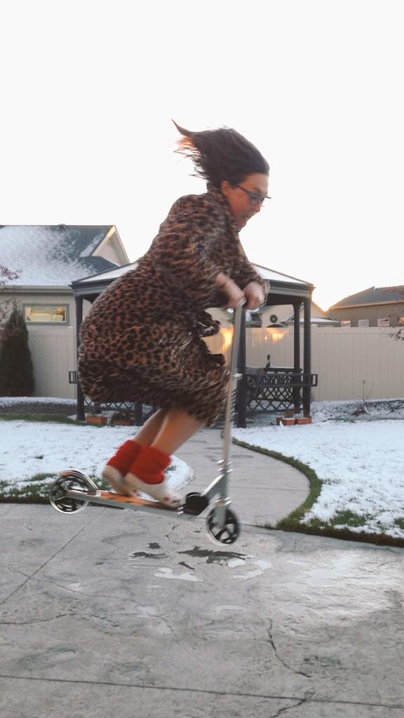 kennakong's tweet photo. My Christmas presents vs yours #maximumair #makdaddy #razor #scootin #scooter http://t.co/hk8kYTk6yU