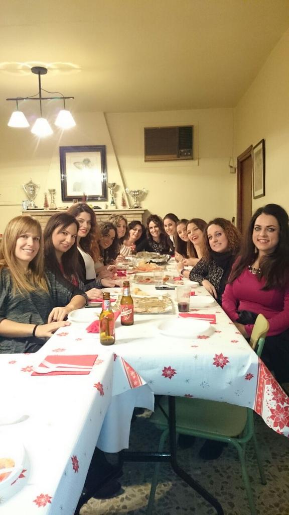 mariaprii's tweet photo. En familia todo es mejor 😍😍👏👏🎄🎄🎅🎅🎉🎉🎉🎉 http://t.co/vRPOQnERpd