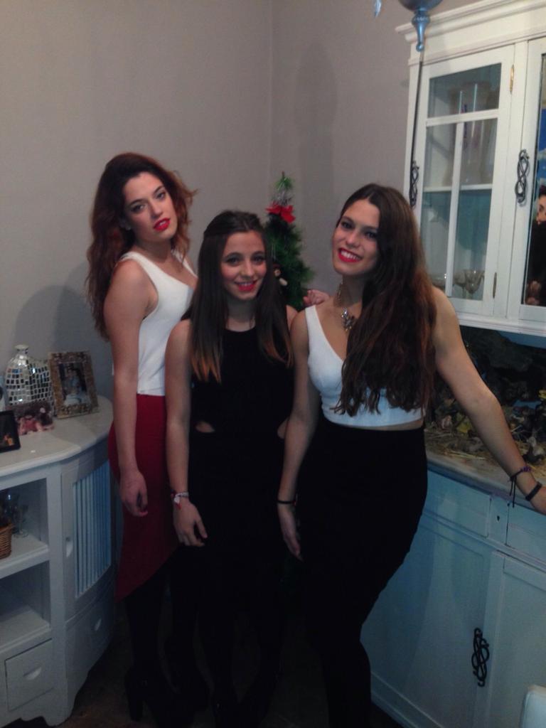 mariaprii's tweet photo. En familia todo es mejor 😍😍👏👏🎄🎄🎅🎅🎉🎉🎉🎉 http://t.co/vRPOQnERpd