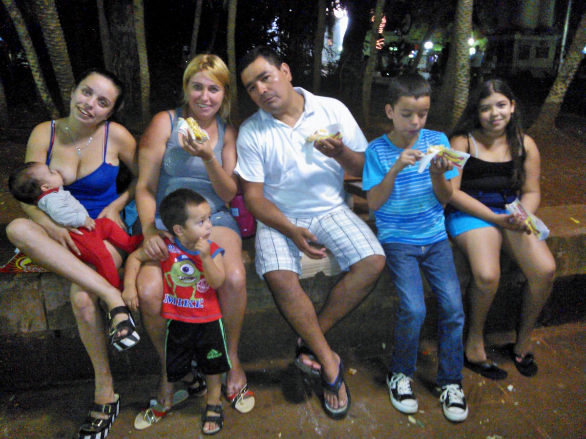 antonela_borges's tweet photo. Los amo http://t.co/mLXB1Yg6RR