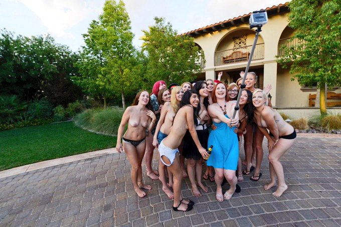 Photo: #ThrowbackThursday. My Xmas present to all of you. Behind the scenes @ the @CamGirlMansion in<a href="/tag/throwbackthursday"class="tags">#ThrowbackThursday</a><a href="/tag/tbt"class="tags"><span>#tbt</span></a><a href="/tag/nsfw"class="tags"><span>#nsfw</span></a>