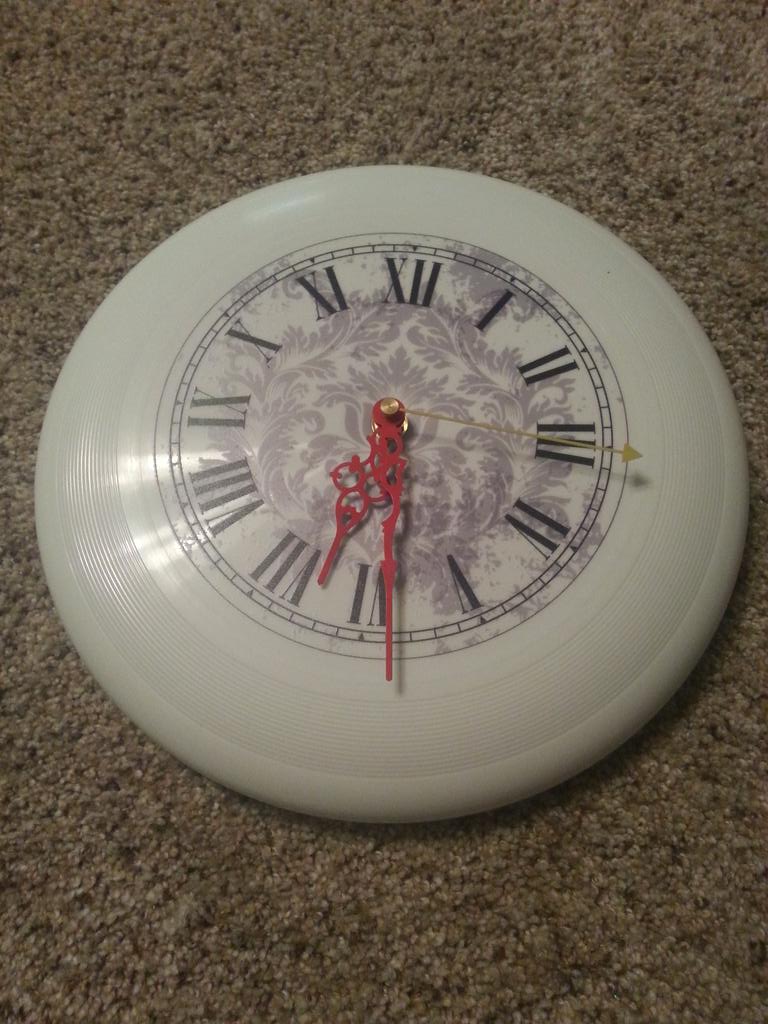 DJYung94's tweet photo. This isn't just any disc. This disc tells time. Thanks @brandi__combs! @DiscStore #MerryDiscmas http://t.co/L1yl6Vn68j