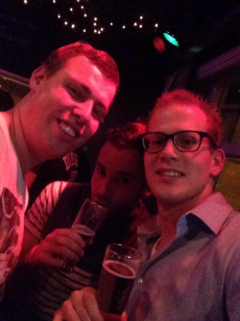 Joostanth's tweet photo. @Daanvdbr It's Matchday! Come on you Gunners!! #COYG Veel plezier mannen http://t.co/oJq8UD143S