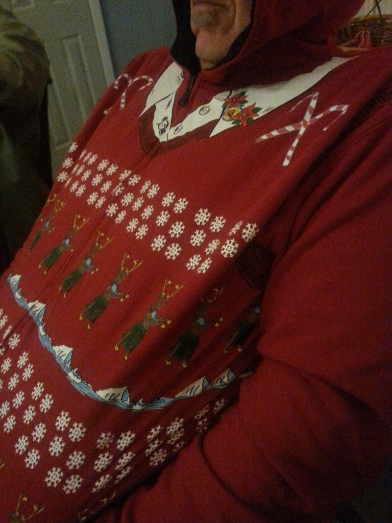 Iknowjarid's tweet photo. i like wearing ugly sweaters http://t.co/Jih2iswxSy