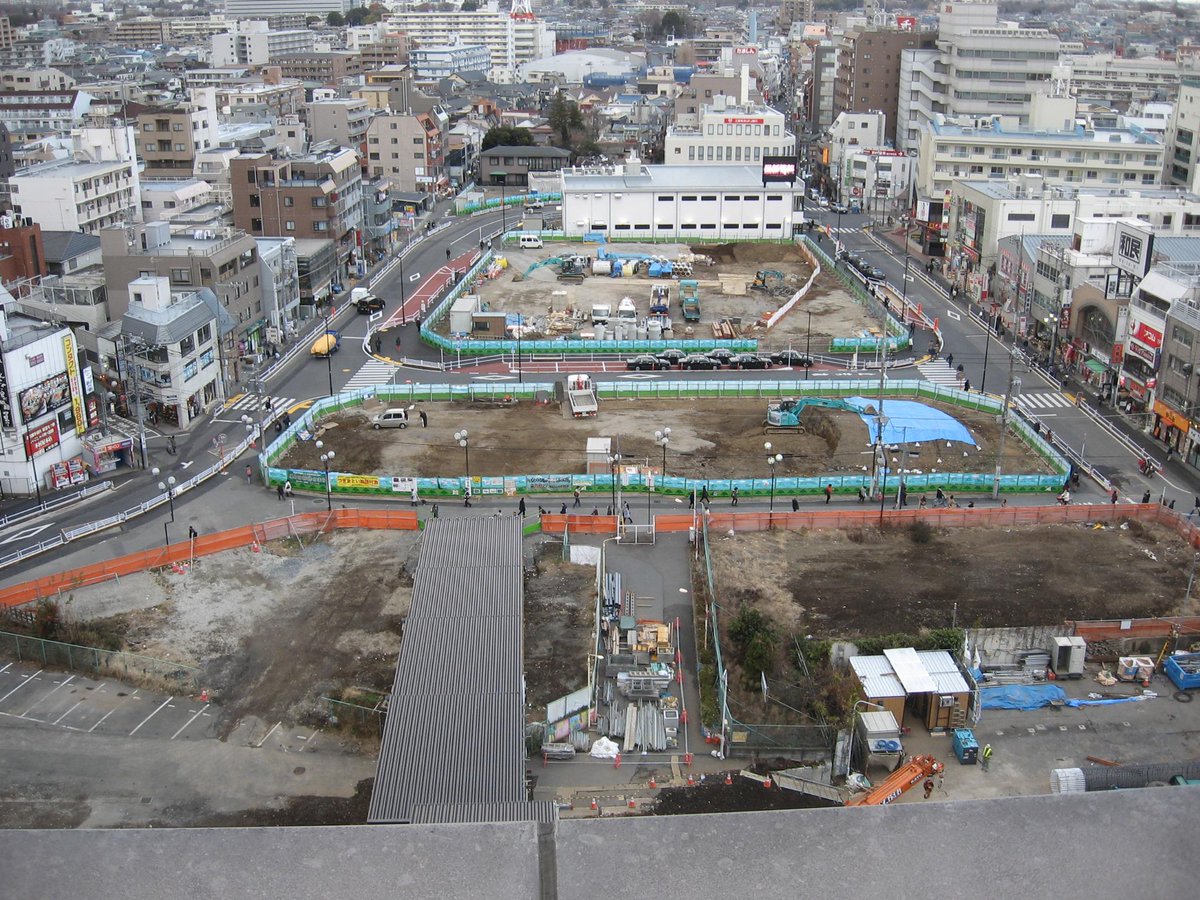 駅周辺整備課 Ar Twitter 駅ビル屋上から見た本日 12月26日 時点の再開発事業区域の仮設道路等の状況です 12月25日から１月６日まで道路工事 が抑制期間に入り これまで行われてきた下水 水道 ガス ｎｔｔなど各インフラ工事も休止となりました 国分寺市 Http
