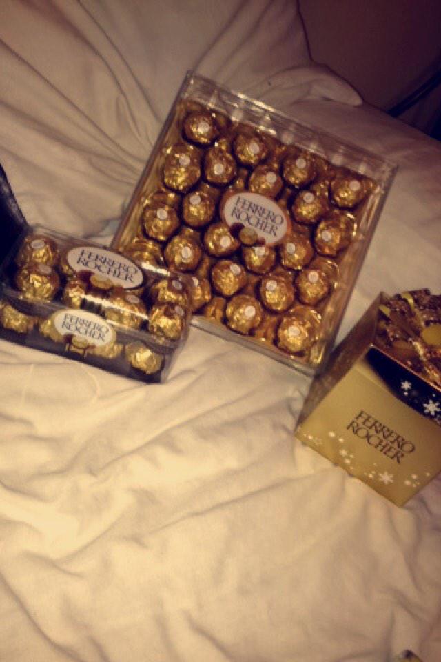chloe_haggerty's tweet photo. Enough Ferrero rochers???? Will still eat them all in a day probs 🍫😎 #ferrorrocher #favchocolate #ysogd http://t.co/HUSus3GbvC