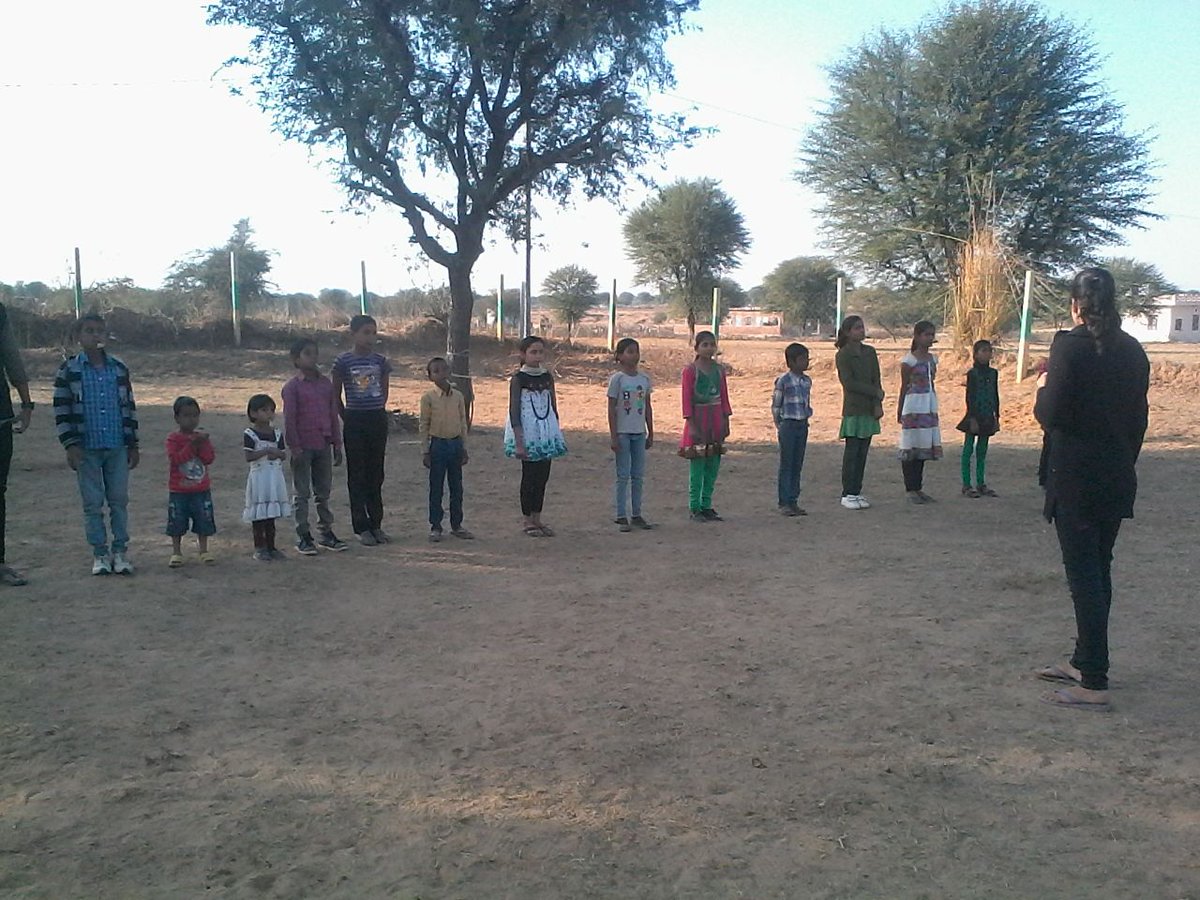 SweetheartScarf's tweet photo. Students of the Naam Dev School of Bagru!
#blockprinthouse #sweetheartscarves http://t.co/vBNT3UO5Hl
