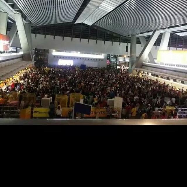 iammichaelong's tweet photo. Hello peak season =)) http://t.co/xRz3ALkk9k